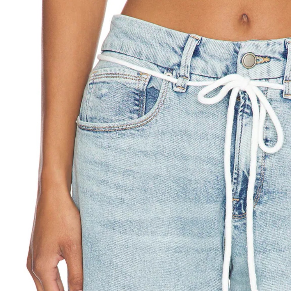 Good American '90s Loose Fit Jeans in Light Blue
